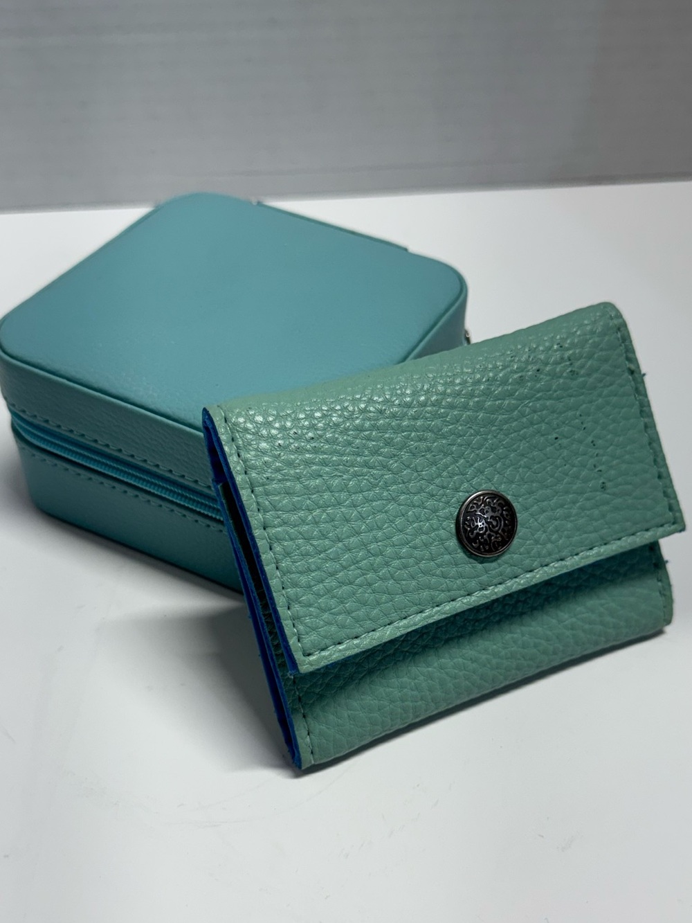 Compact Leather Wallet in Mint Green & Vlando Jewelry Case